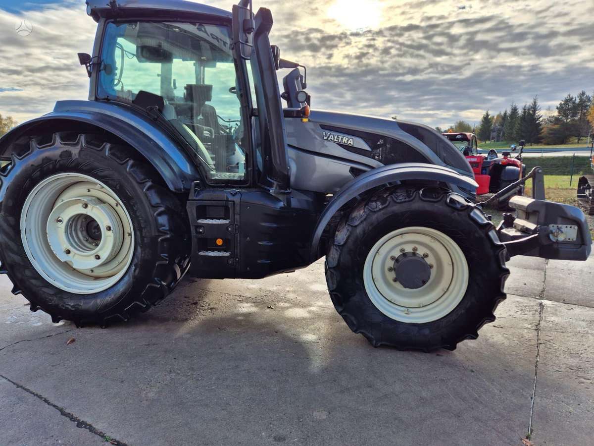Valtra T254, tractors