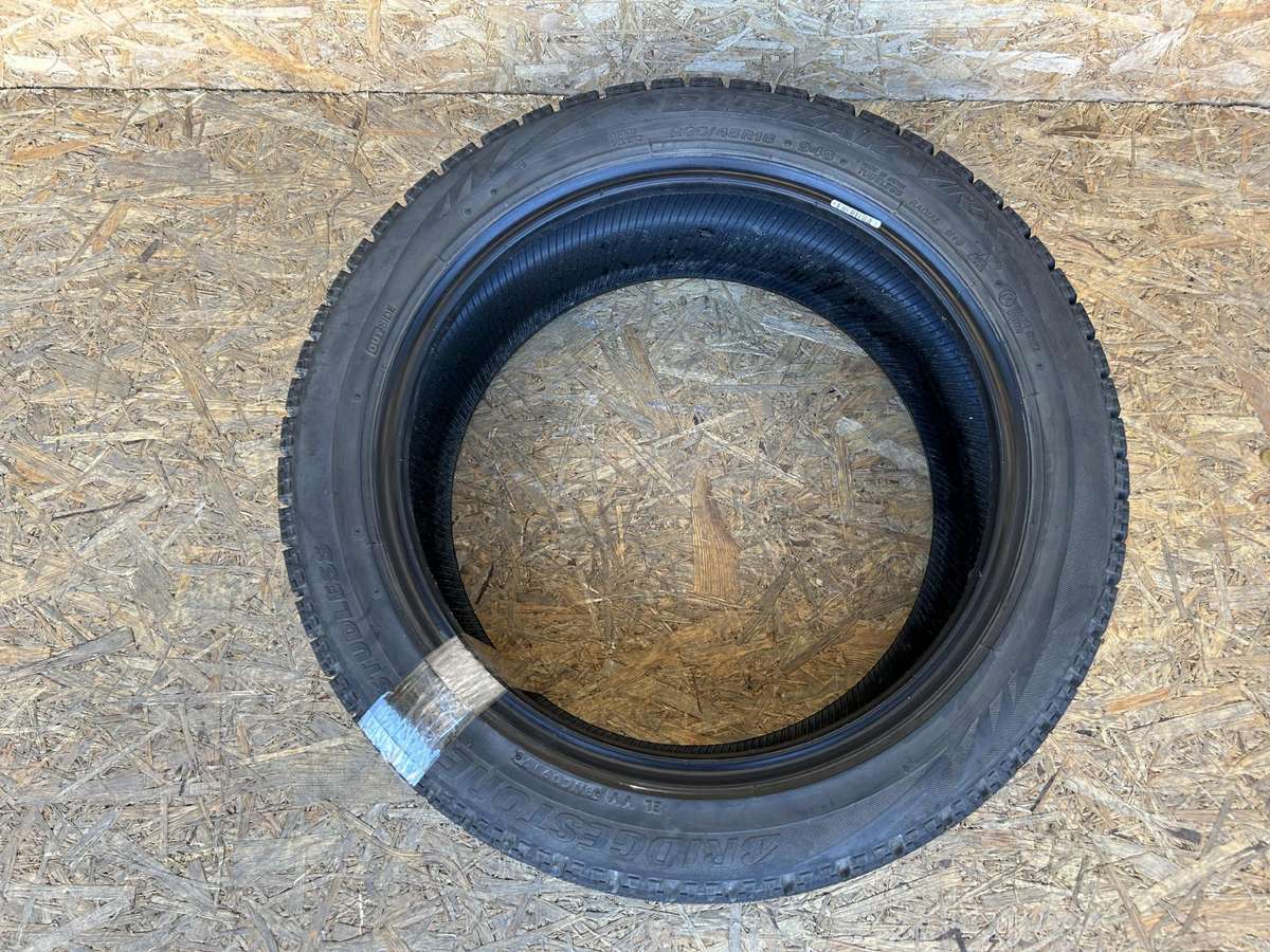 Bridgestone Blizzak VRX, žieminės 235/45 R18