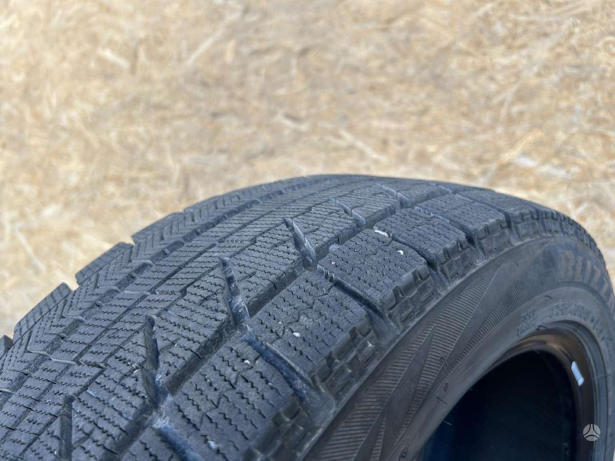 Bridgestone Blizzak VRX, žieminės 235/45 R18