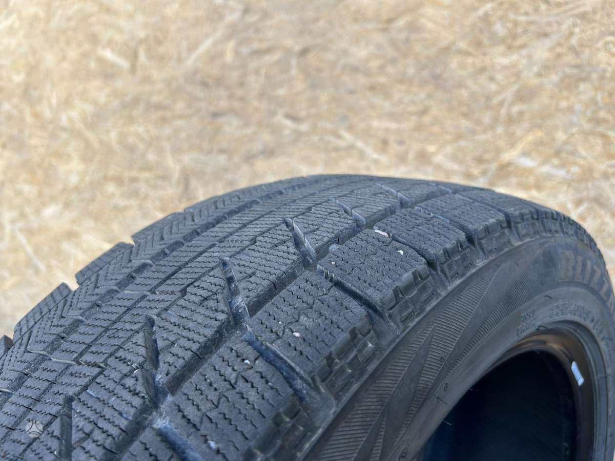 Bridgestone Blizzak VRX, зимние 235/45 R18