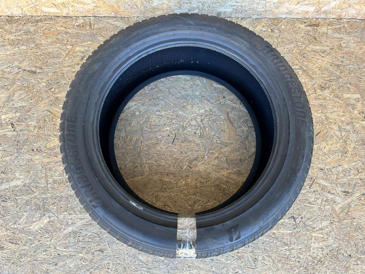 Bridgestone Blizzak LM 005, winter 285/45 R21