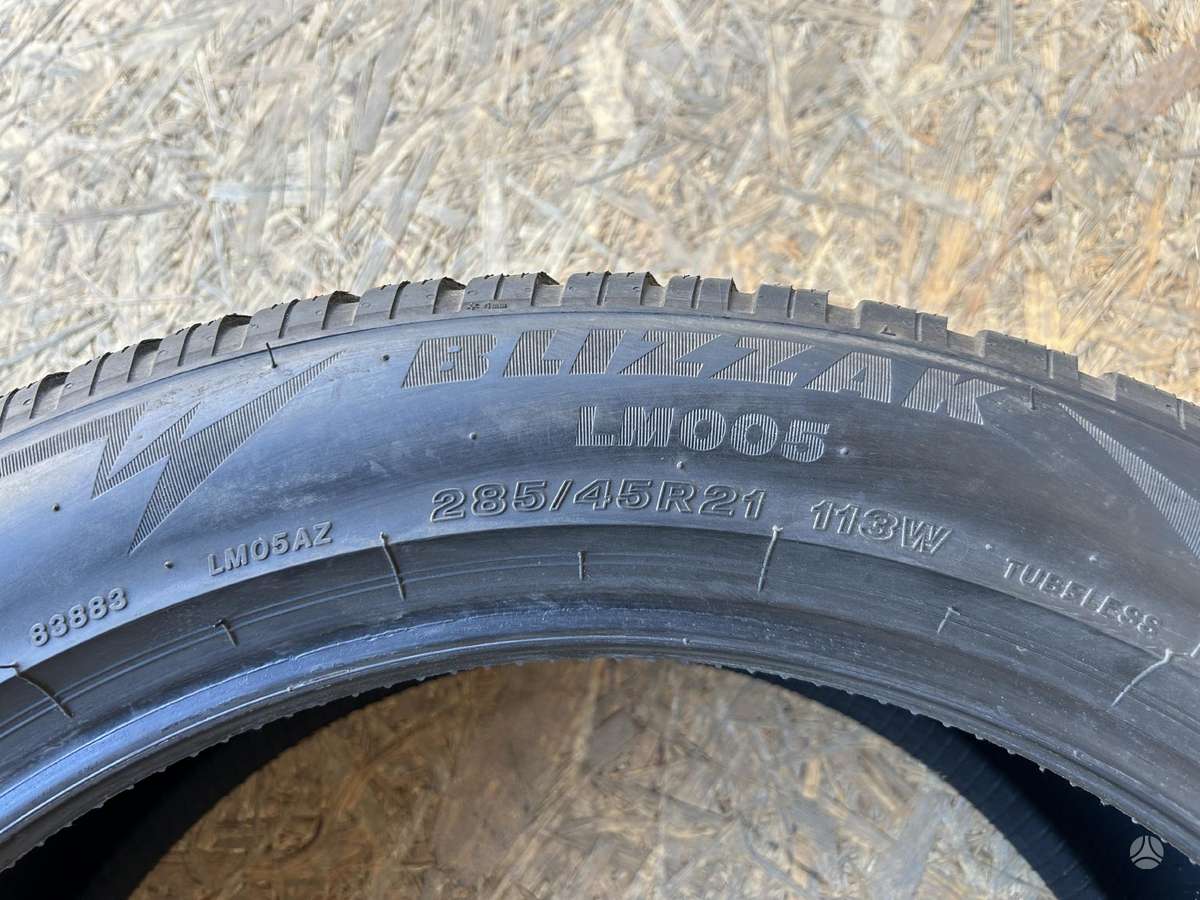 Bridgestone Blizzak LM 005, winter 285/45 R21