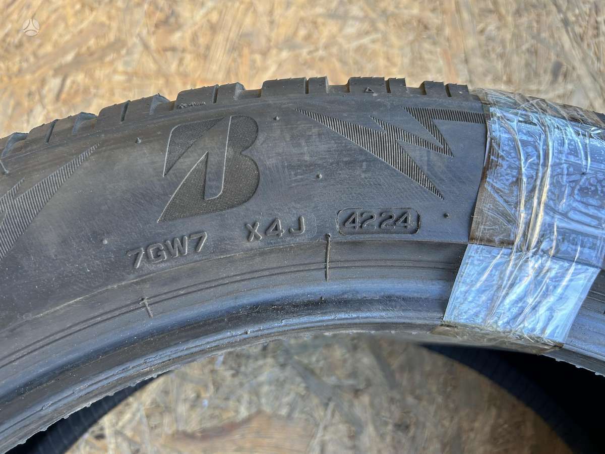 Bridgestone Blizzak LM 005, winter 285/45 R21