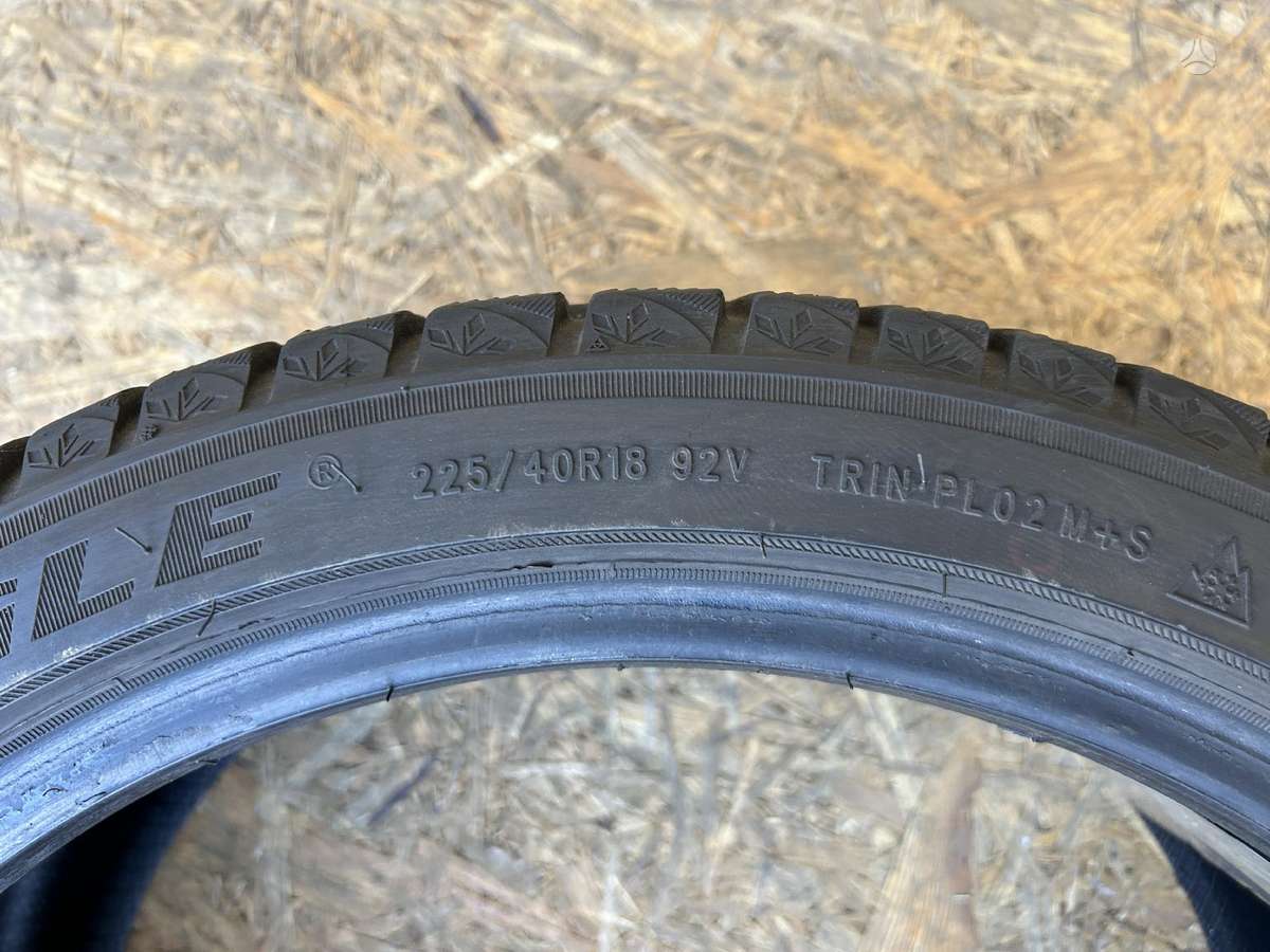 Triangle SnowLink TWT02, winter 225/40 R18