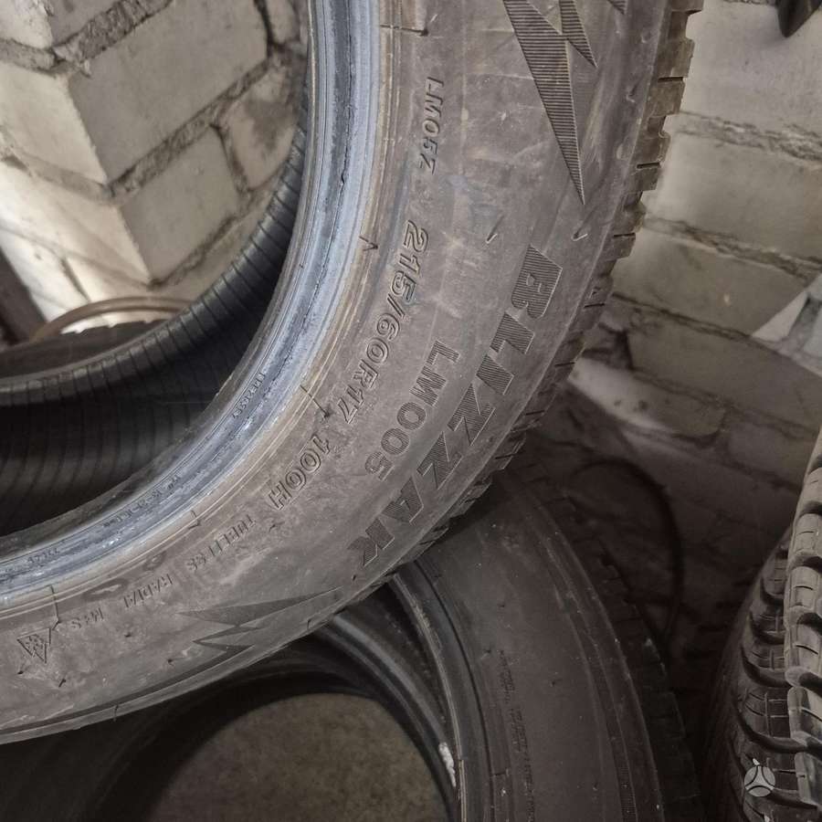 Bridgestone Blizzak LM005, зимние 215/60 R17