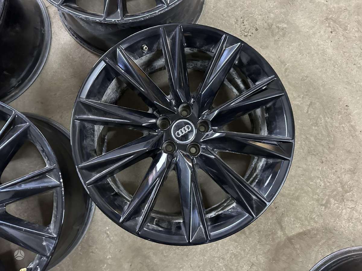 Audi Q7 e-tron 4ke071490-ax1, light alloy, R20