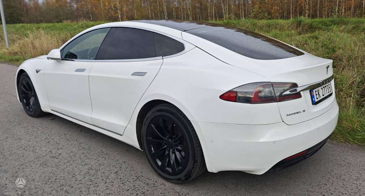 Tesla Model S, 90 kWh, hatchback