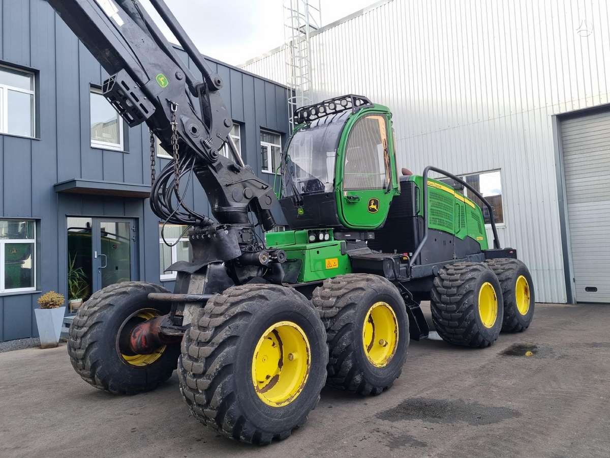 John Deere 1270E, harvesters