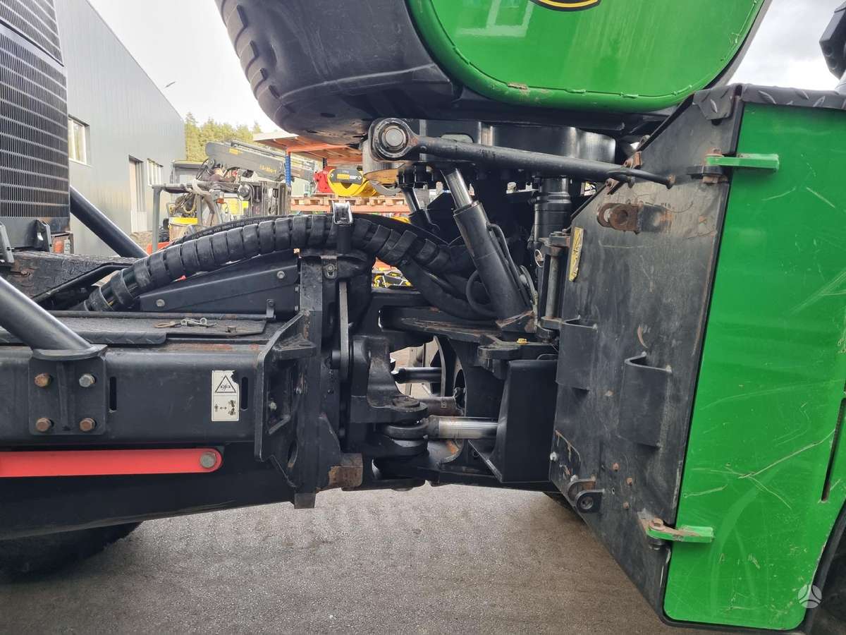 John Deere 1270E, harvesters