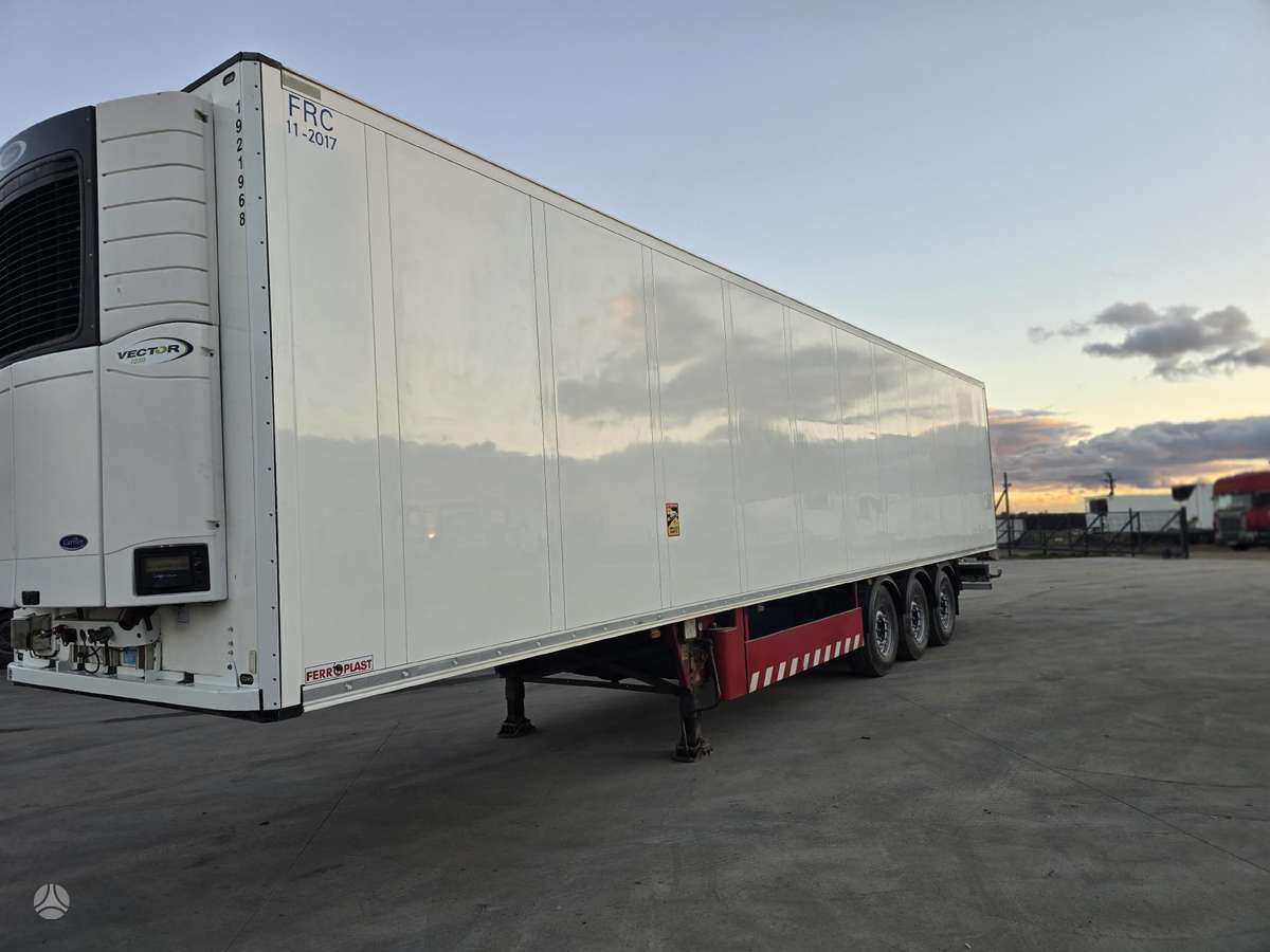 Schmitz SKO24 Carrier Vector 1550, refrigerated