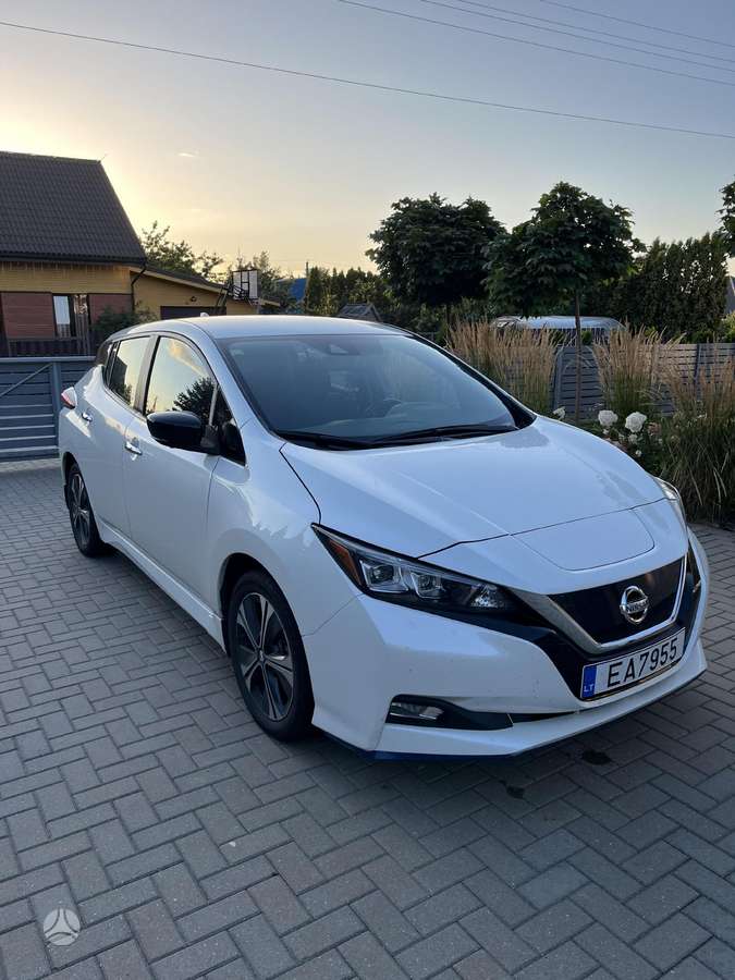 Nissan Leaf, 62 kWh, hatchback