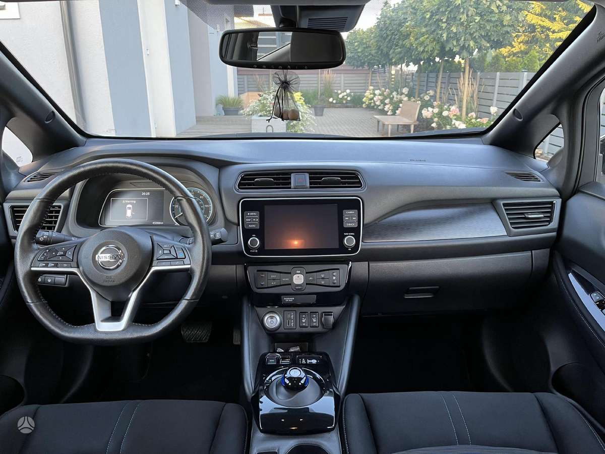 Nissan Leaf, 62 kWh, hatchback
