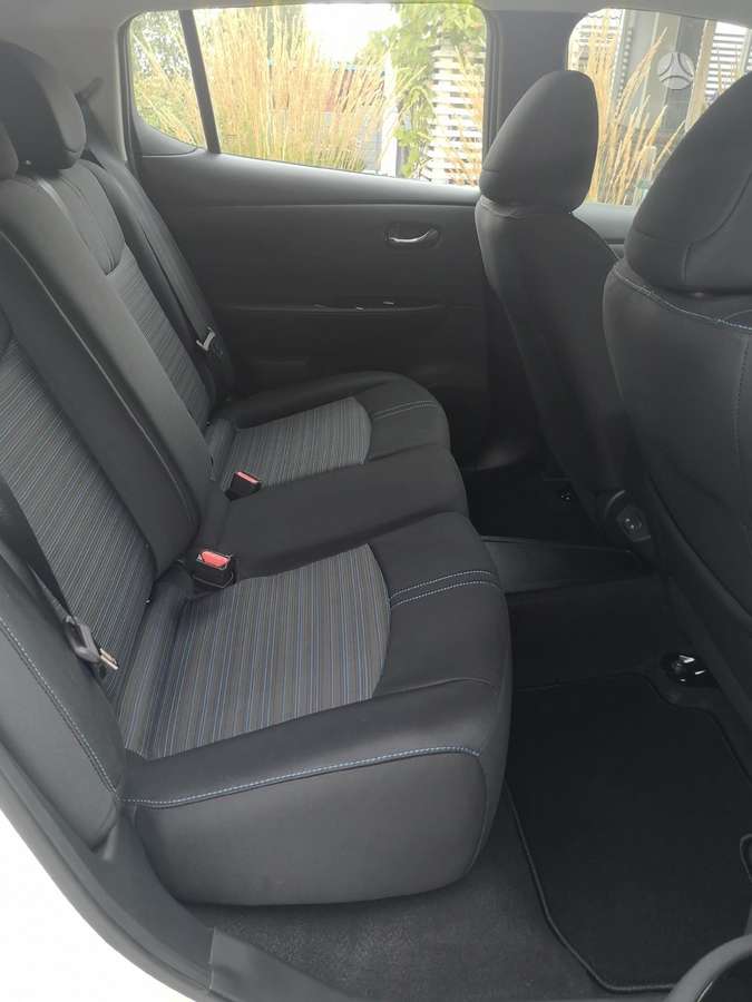 Nissan Leaf, 62 kWh, hatchback