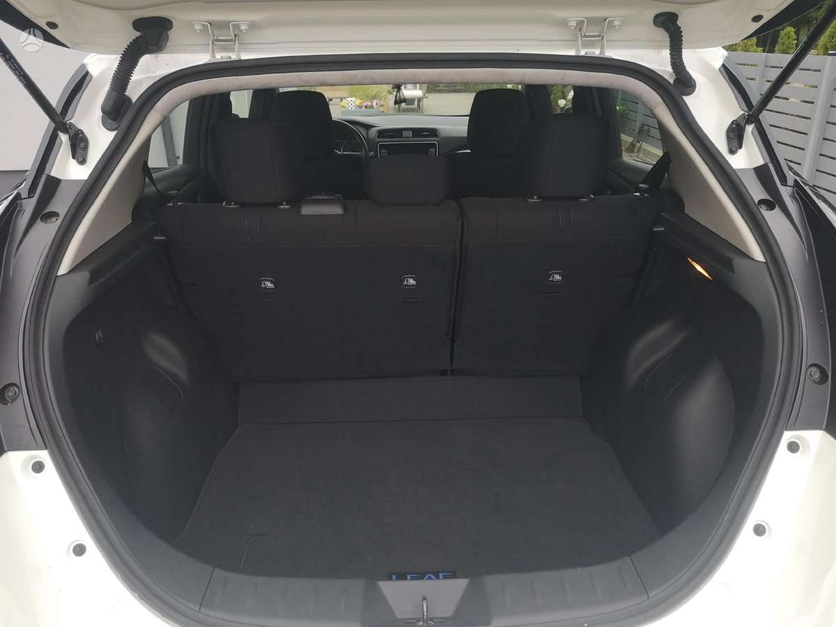 Nissan Leaf, 62 kWh, hatchback