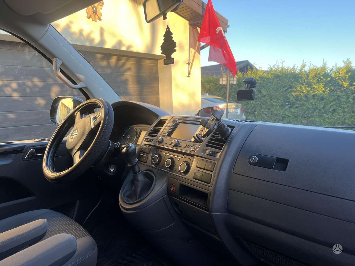 Volkswagen Multivan - 2