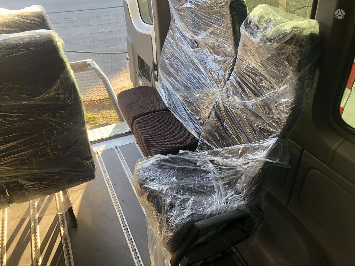 Mercedes-Benz Sprinter, passenger vans
