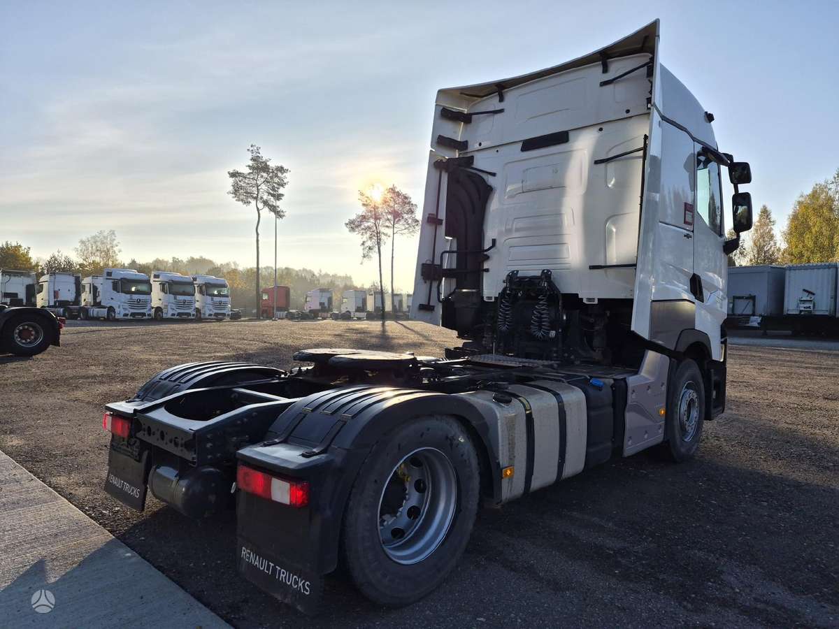 Renault T440 High cab, double sleeper