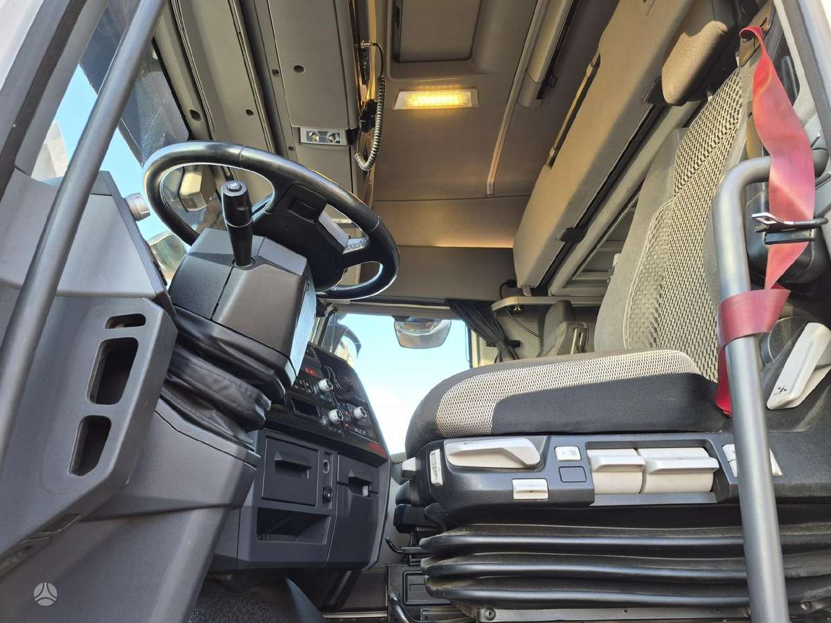 Renault T440 High cab, double sleeper