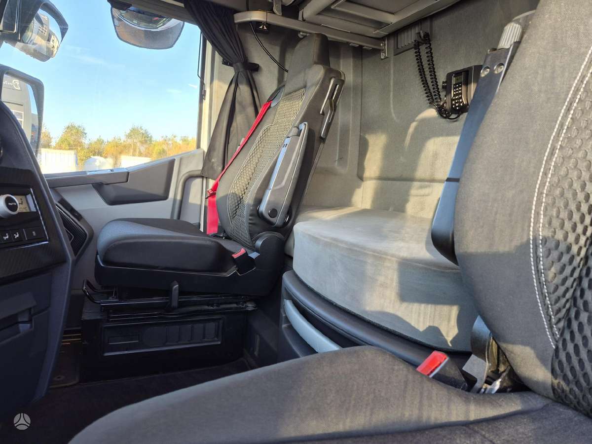 Renault T440 High cab, double sleeper