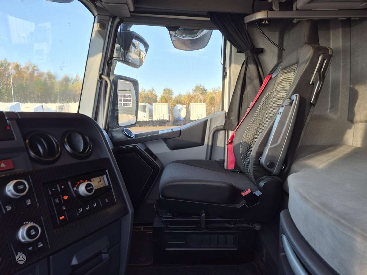 Renault T440 High cab, 2 miegamosios vietos