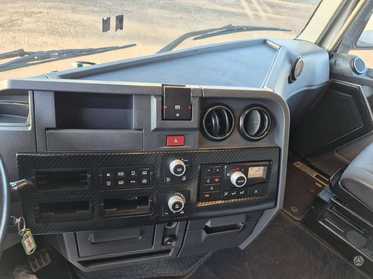 Renault T440 High cab, double sleeper