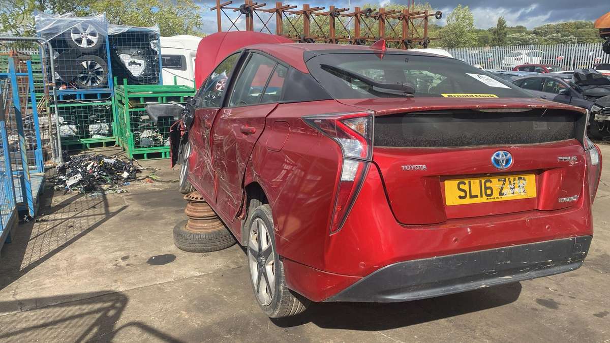 Toyota Prius rezerves daļās
