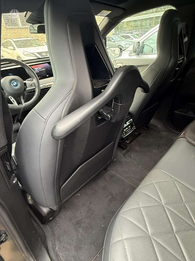 BMW iX обивка дверей, сиденья