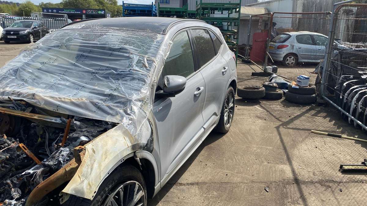 Ford Kuga dalimis
