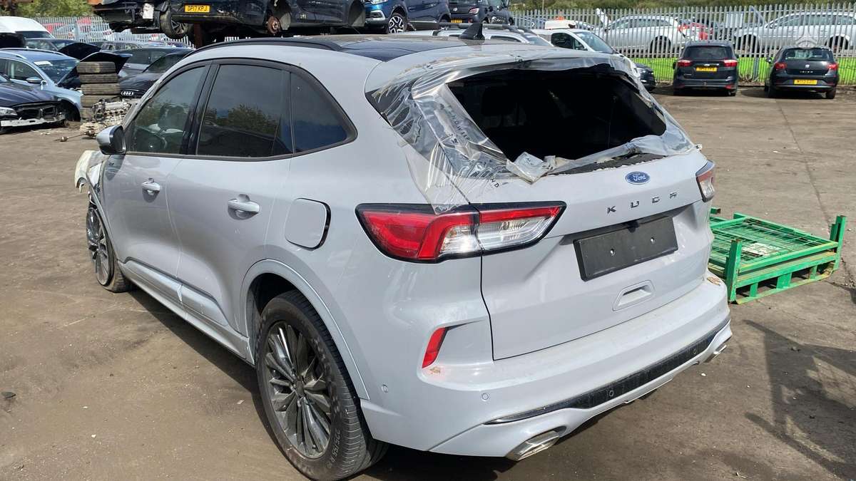 Ford Kuga dalimis