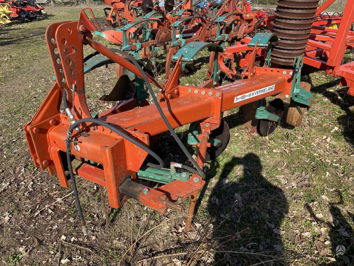 Kverneland 200, ploughs