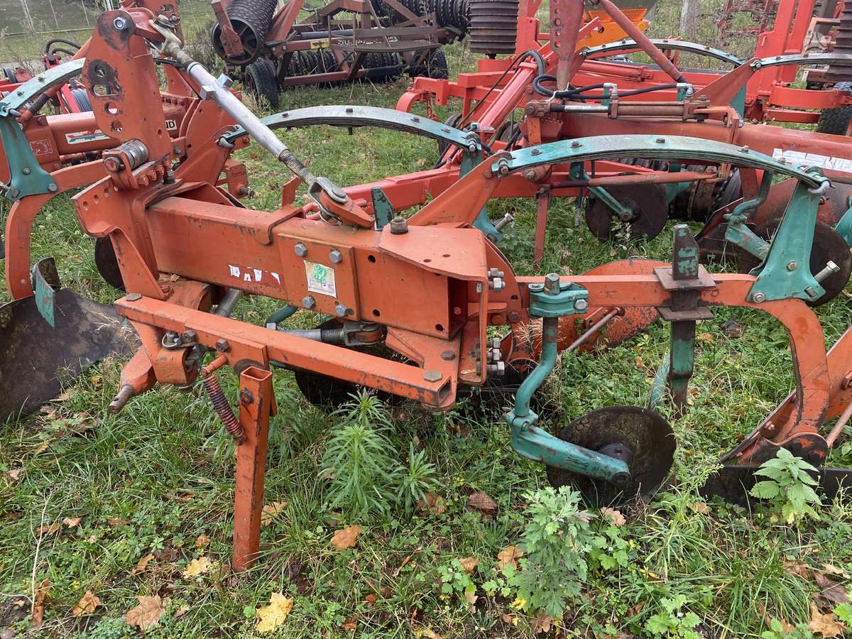 Kverneland 200, ploughs