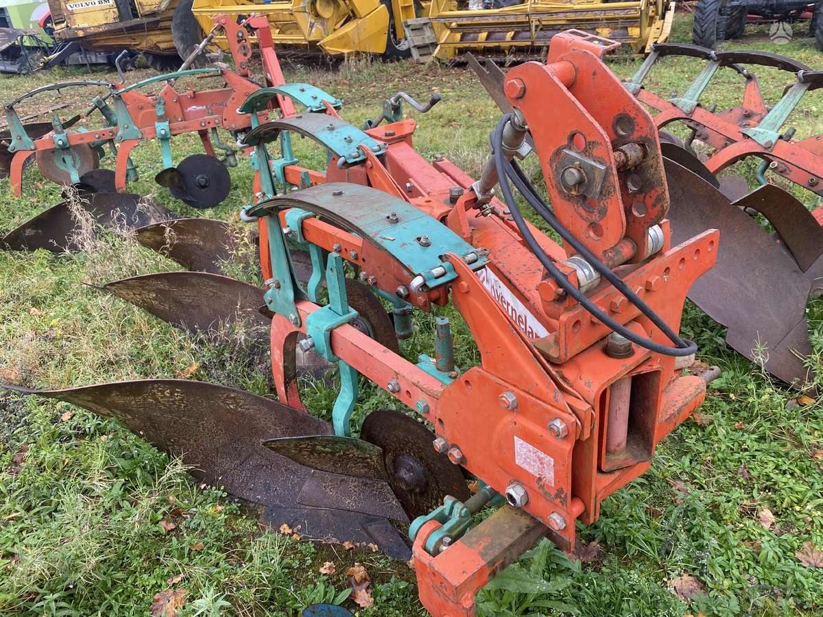 Kverneland 200, ploughs
