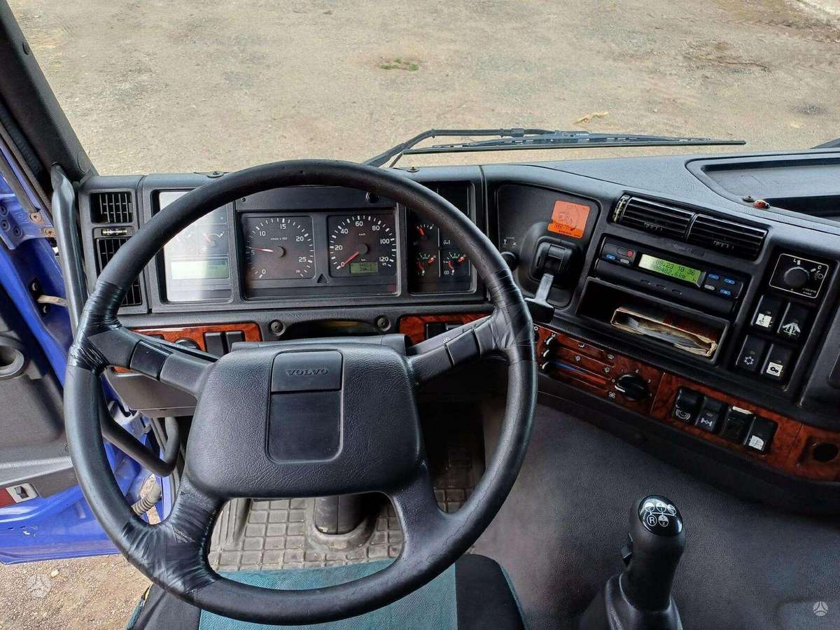 Volvo + ROLFO 2002, auto vedēji