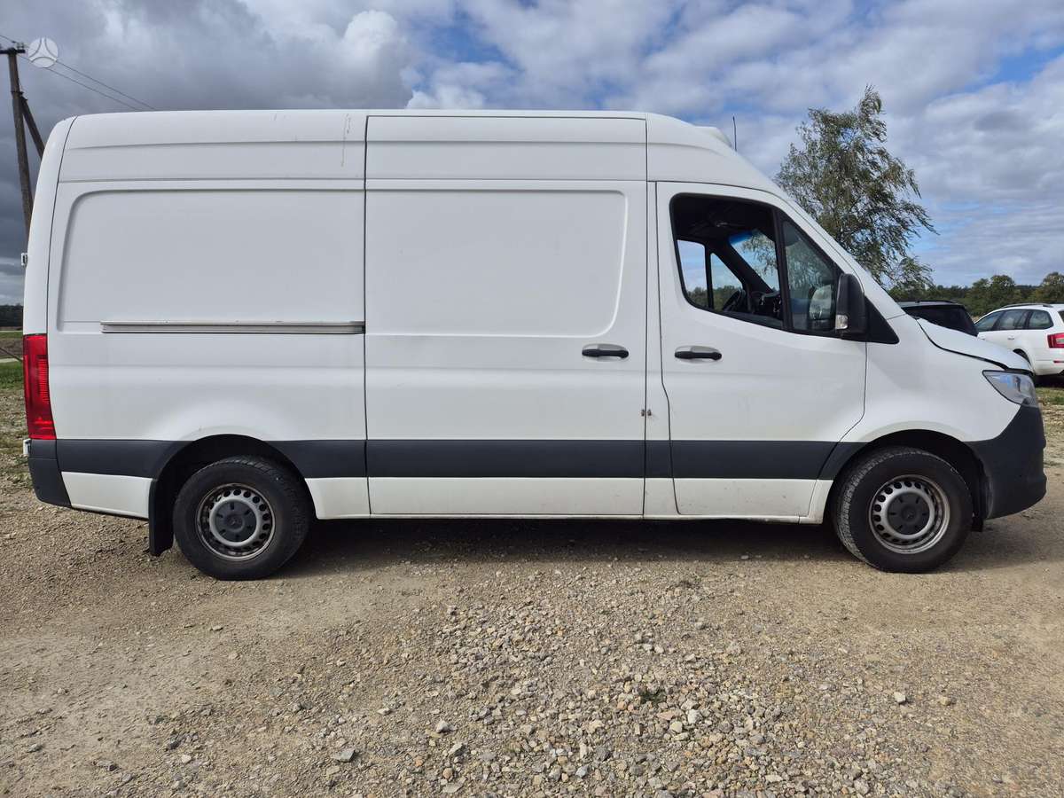 Mercedes-Benz Sprinter, preču