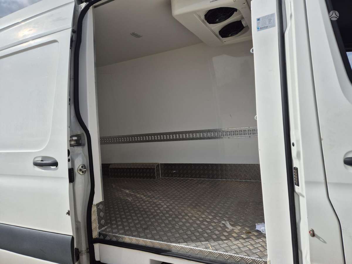 Mercedes-Benz Sprinter, cargo vans