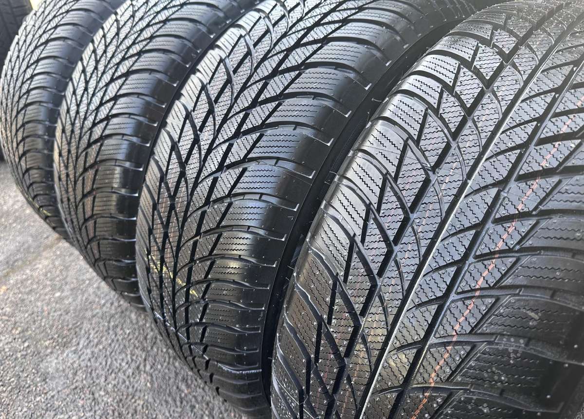 Bridgestone Blizzak LM001, winter 225/55 R17