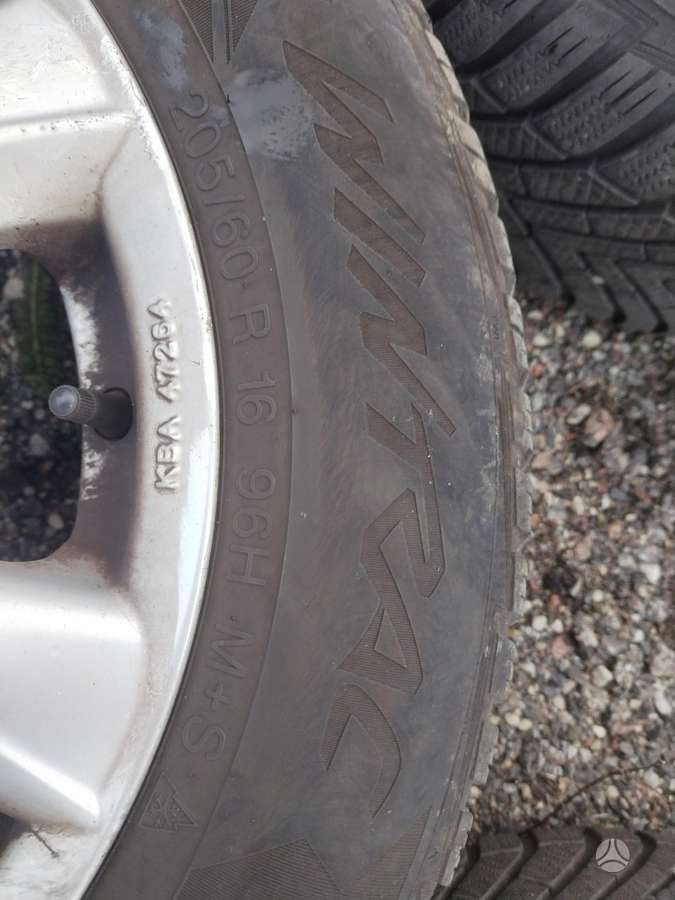 Audi A4, lengvojo lydinio, R16