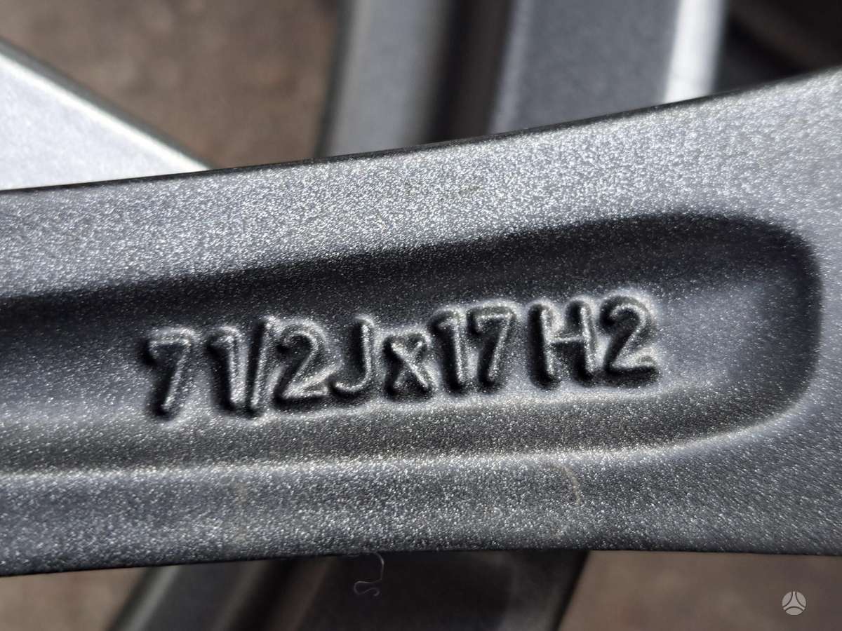 Volvo Ford, lengvojo lydinio, R17
