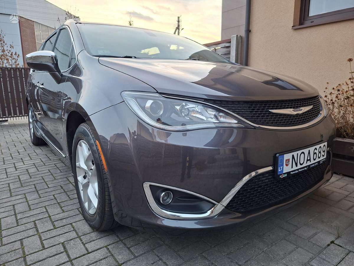 Chrysler Pacifica - 1