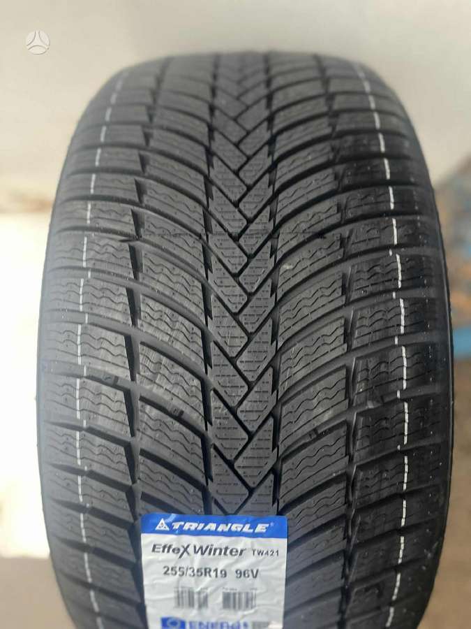 Triangle 421; SIUNČIAME, universalios 255/35 R19