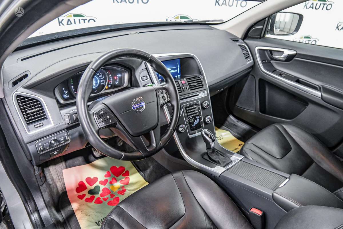 Volvo XC60, 2.0 l., off-road / crossover