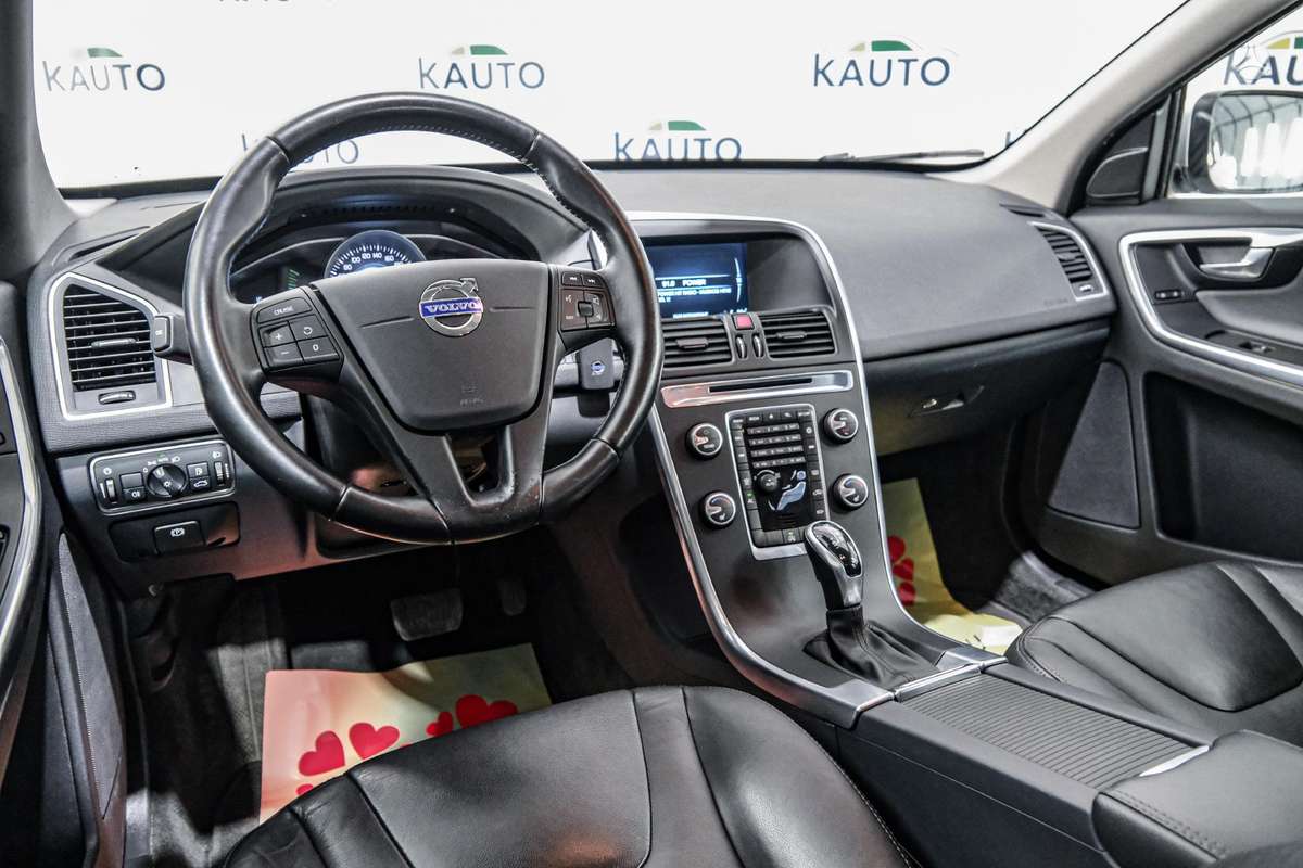 Volvo XC60, 2.0 l., off-road / crossover