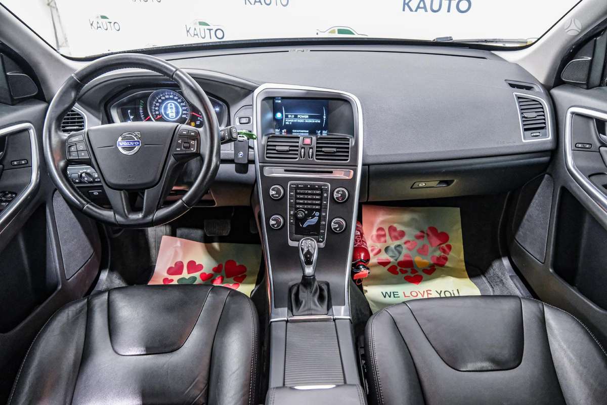 Volvo XC60, 2.0 l., off-road / crossover