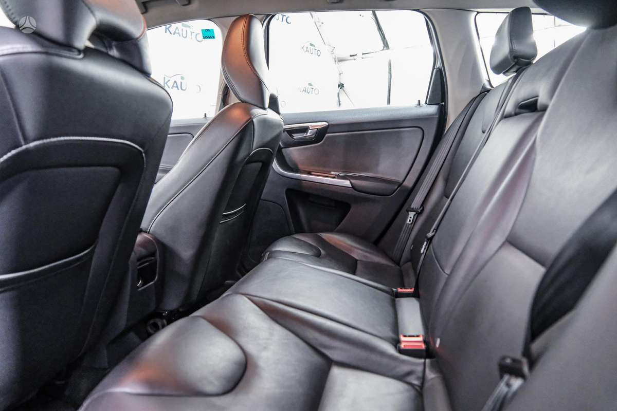 Volvo XC60, 2.0 l., off-road / crossover