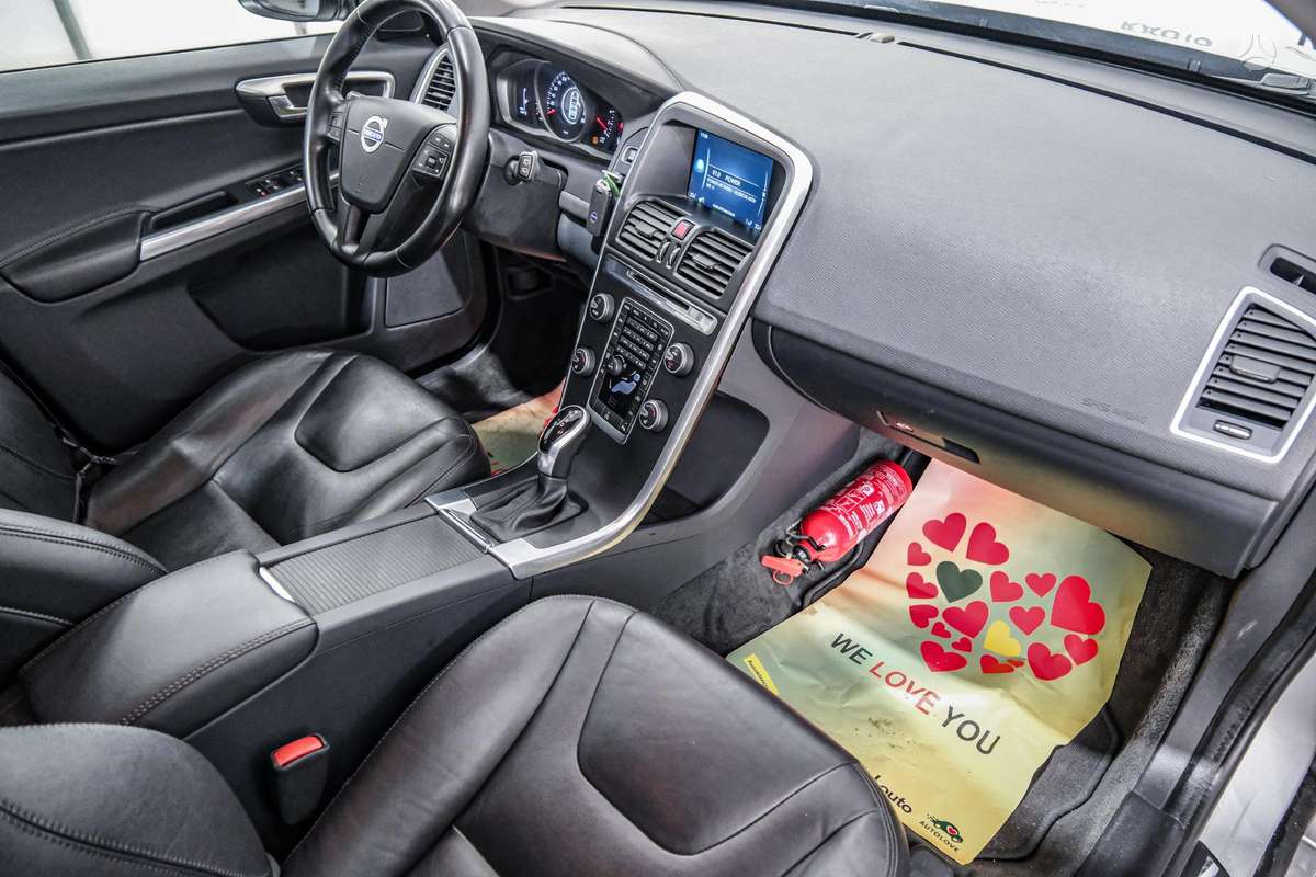 Volvo XC60, 2.0 l., off-road / crossover