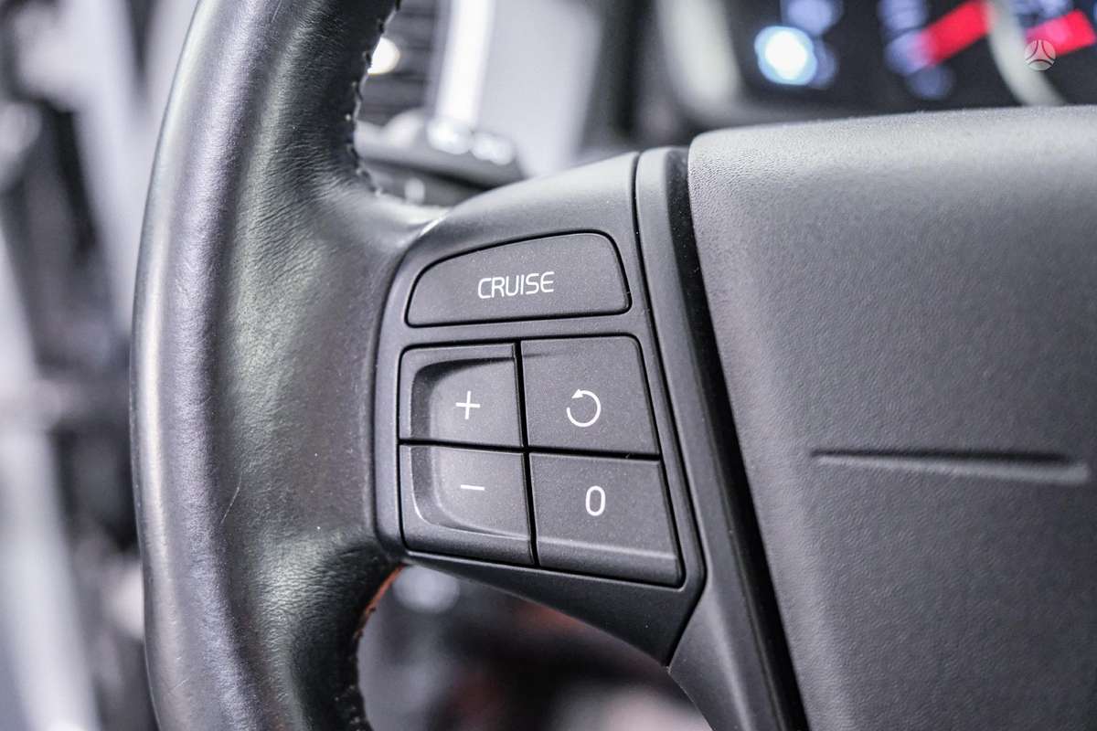 Volvo XC60, 2.0 l., off-road / crossover
