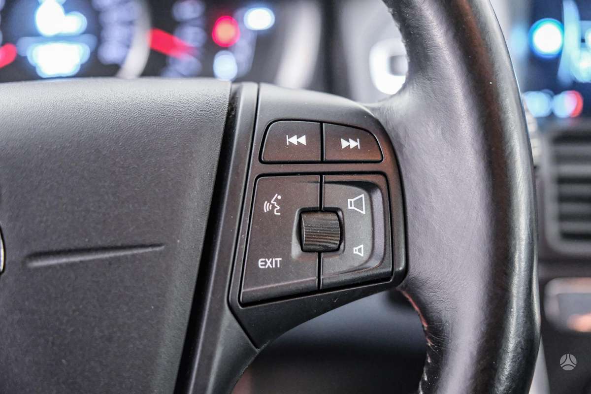 Volvo XC60, 2.0 l., off-road / crossover