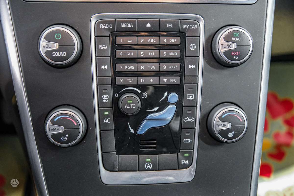 Volvo XC60, 2.0 l., off-road / crossover