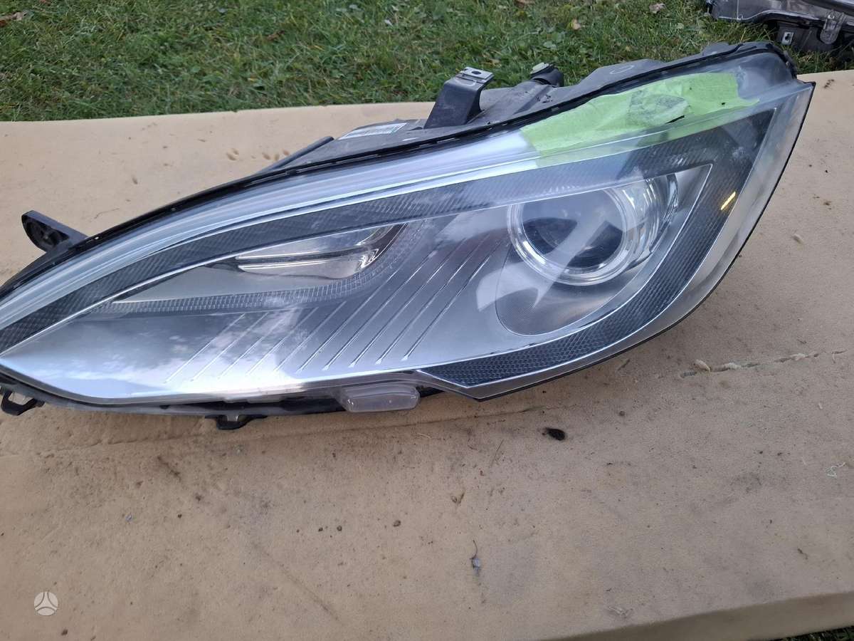 Tesla Model S žibintai