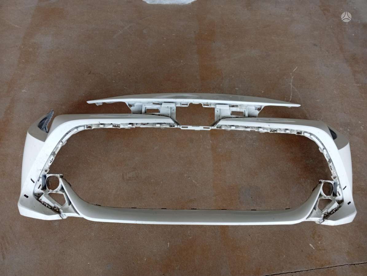 Toyota Corolla бамперы (буфера), фары